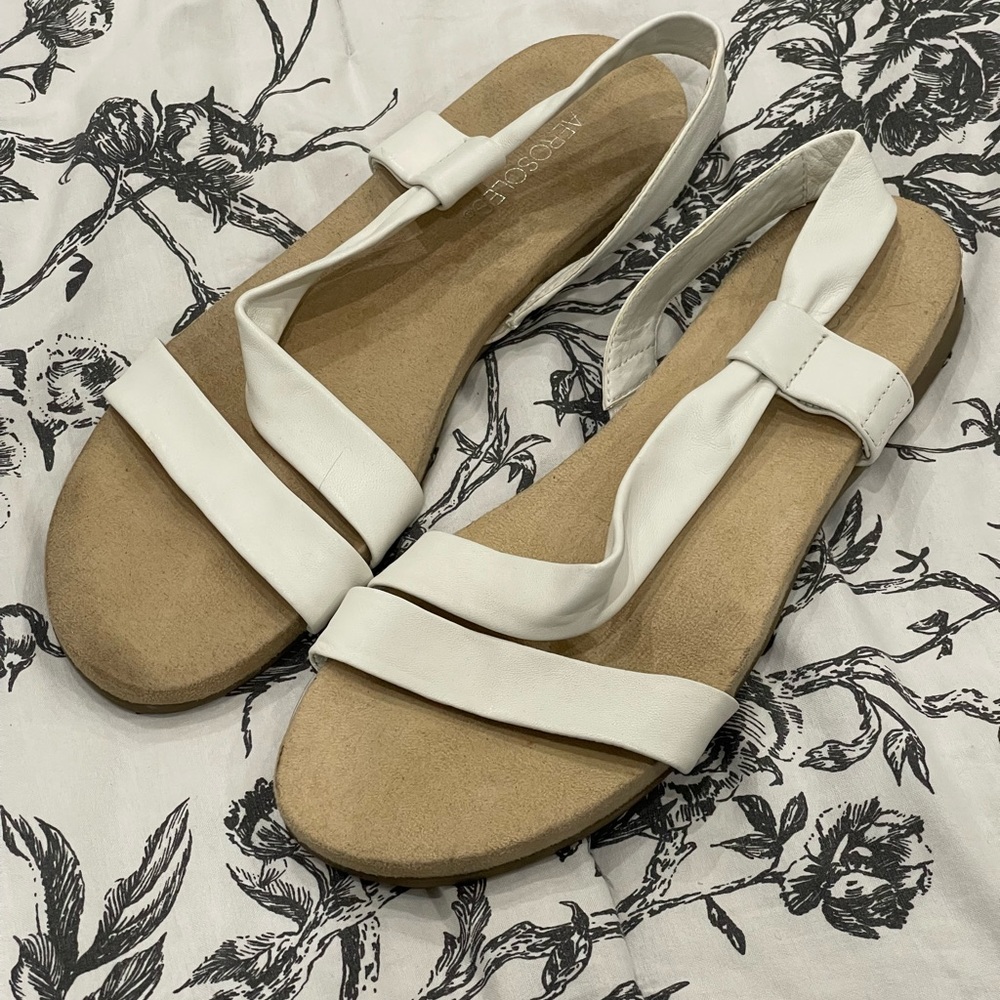 Aerosoles‎ 10M White Leather Sandals